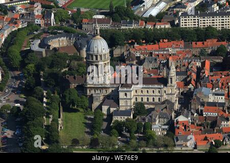 Francia, Pas de Calais, Boulogne sur Mer, la cattedrale di Notre Dame de l'Oratorio dell'Immacolata Concezione Basilica nella Città Alta di Boulogne sur Mer, vista aerea Foto Stock