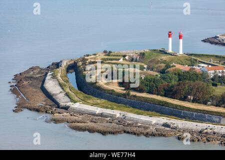 Francia, Charente Maritime, isola di Aix, la Rade fort e i fari (vista aerea) Foto Stock