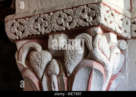 Francia, Pirenei Atlantiques, Paese Basco, Haute Soule valley, Sainte Engrace, la romanica chiesa dello stesso nome, fondata nel 1085 dall'abbazia di Leyre in Navarra Foto Stock