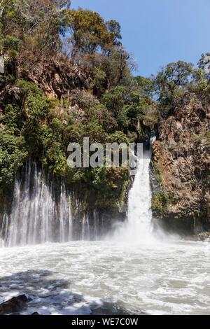 Messico, Michoacan stato, Uruapan, Tzararacua cascata sul fiume Cupatitzio Foto Stock