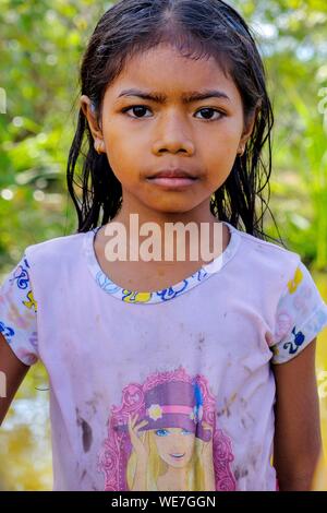 Cambogia, Kompong Thom, provincia di Kompong Thom o Kampong Thom, Ritratto di giovane ragazza Foto Stock