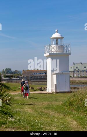 Francia, Manche, Cotentin, Barfleur, denominata Les Plus Beaux Villages de France (i più bei villaggi di Francia), porta le luci di ingresso Foto Stock