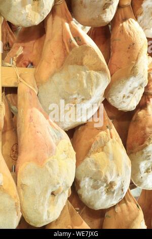 Francia, Tarn, Murat sur Vebre, Millas salumi, paese prosciutto essiccatore Foto Stock