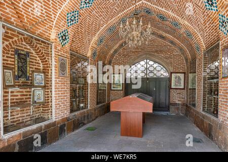 Armenia, Yerevan, la Moschea Blu edificata nel 1766, Iraniano mostra di artigianato Foto Stock