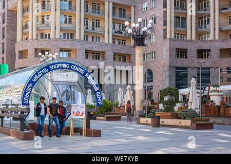 Armenia, Yerevan, Northern avenue, pedonale e la via dello shopping nel centro della città Foto Stock