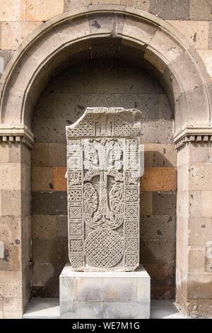 Armenia, Armavir regione, Etchmiadzin, religioso complesso di Etchmiadzin elencati come patrimonio mondiale dall' UNESCO, khatchkar (scolpito stele commemorativa) Foto Stock