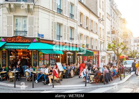 Francia, Parigi, quartiere di Montmartre, cafe in Rue des Abbesses, Le Chinon cafe Foto Stock