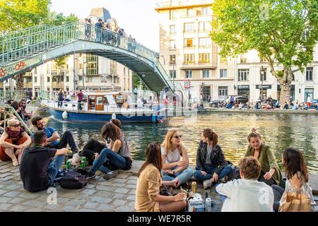 Francia, Parigi, il Canal Saint Martin Foto Stock