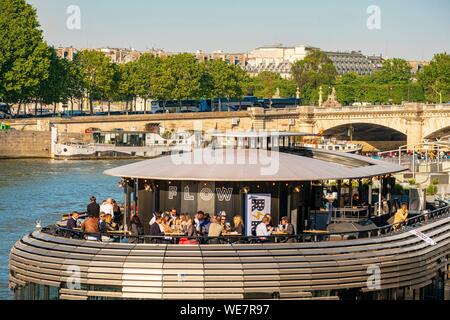 Francia, Parigi, zona elencata come patrimonio mondiale dall' UNESCO, le nuove banche, la chiatta il flusso Foto Stock