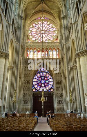 Francia, Marne, Reims, la cattedrale di Notre Dame, la navata e il grande rosone Foto Stock