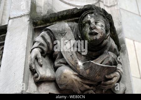 Francia, Indre et Loire, Tours, Rue Littre , Saint-Saturnin chiesa datata XV secolo, antica chiesa carmelitana, caratteri su crows dei pilastri laterali Foto Stock