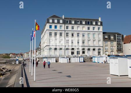 Francia, Pas de Calais, della Costa d'Opale,, Wimereux, la diga, Cabine mare e ville Belle Epoque Foto Stock