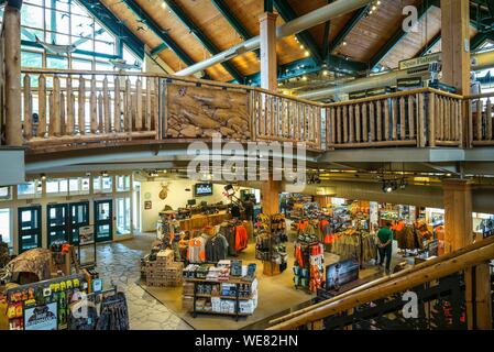 Stati Uniti, Maine, Freeport, interno del LL Bean store Foto Stock