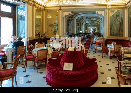 L'Italia, Campania, Napoli, centro storico elencati come patrimonio mondiale dall' UNESCO, Via Chiaia, Gran Caffè Gambrinus Foto Stock