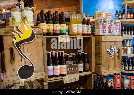 Canada, Provincia di Quebec, Montreal, il distretto della città di Verdun, Maltéhops negozio specializzato nella vendita di birra Foto Stock