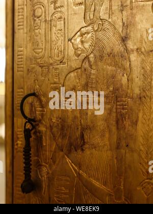 L'Egitto, al Cairo, Museo Egizio del Cairo, dettaglio della camera di sepoltura di Tutankhamon Foto Stock