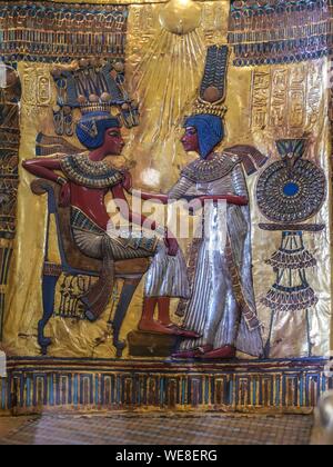 L'Egitto, al Cairo, Museo Egizio del Cairo, dettaglio della poltrona di Tutankhamun trovati nella tomba di Tutankhamon da Howard Carter nel 1922 Foto Stock