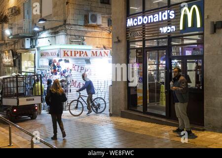 Israele Gerusalemme Ovest, strada pedonale Nahalat Shiv'a centro di quartiere Foto Stock