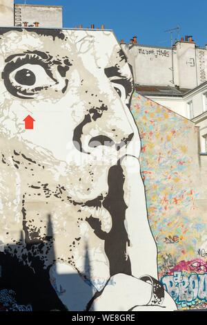 Francia, Parigi, affresco denominato Chut! Da Jeff aerosol su una facciata tra Saint Merri chiesa e il Centro Pompidou di Igor Stravinsky square Foto Stock