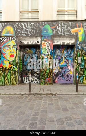 Francia, Parigi, Arte di strada, graffitis e murali in Rue Denoyez Foto Stock