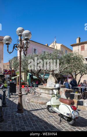 Francia, Var, Saint-Raphaël, centro storico, Piazza della Repubblica Foto Stock