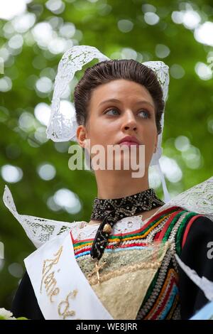 Francia, Finisterre, Pont l'Abbe ricamo festival, la regina dei fiori Gorse 2015 Foto Stock