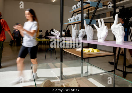 Berlino, Germania. Il 30 agosto, 2019. Segnale di mano getti possono essere visto durante una anteprima di stampa al Haus Bastian, il Centro per la formazione culturale dei musei nazionali di Berlino. Credito: Christoph Soeder/dpa/Alamy Live News Foto Stock