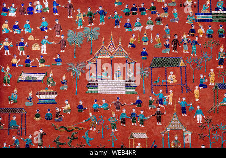 APR 5 Luang Prabang, Laos - Golden Buddismo arte murale e mosaico di parete alla sala principale della sala principale di Wat Xieng Thong, Luang Prabang, Laos Foto Stock