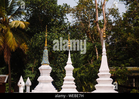 APR 5 Luang Prabang, Laos - Vecchio antiche pagode buddiste a Wat Xieng Thong, la più famosa attrazione turistica in eredità di mondo zona Foto Stock