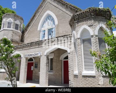 Vista laterale della parte anteriore del San Pietro Chiesa Episcopale in Key West, Florida. Foto Stock