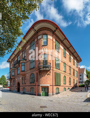 L'angolo facciata di un vecchio edificio nella città svedese di Karlshamn. Foto Stock