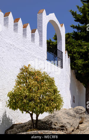 Scene di strada in cima della montagna villaggio di Comares, Axarquia, Andalusia, Spagna, Europa Foto Stock