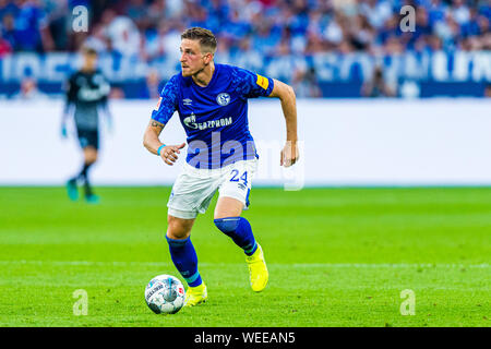 24 augustus 2019 Gelsenkirchen, Germania Soccer Schalke 04 v Bayern Munchen 24-08-2019: Voetbal: Schalke 04 v Bayer Munchen: Gelsenkirchen L-R FC Bayern Munchen player Corentin Tolisso Foto Stock