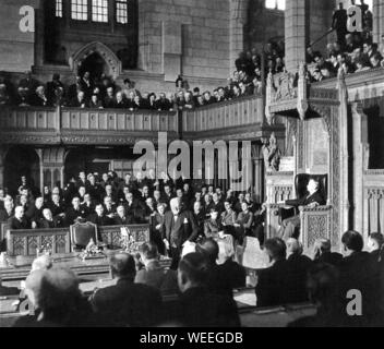 Winston Churchill si rivolge ai parlamentari canadesi a Ottawa.30 dicembre 1941 Foto Stock
