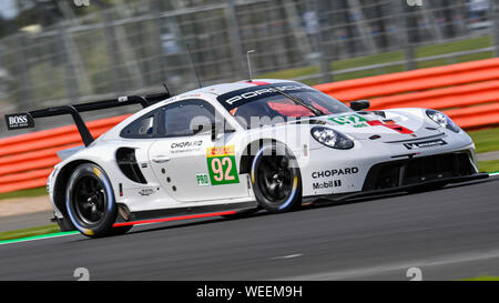 TOWCESTER, Regno Unito. Il 30 agosto, 2019. PORSCHE GT TEAM (DEU) - Porsche 911 RSR - 19: Michael Christensen (DNK) / Kevin Estre (FRA) durante le prove libere 1 del FIA World Endurance Championship con 4 ore di Silverstone sul circuito di Silverstone il Venerdì, 30 agosto 2019 a Towcester, Inghilterra. Credito: Taka G Wu/Alamy Live News Foto Stock