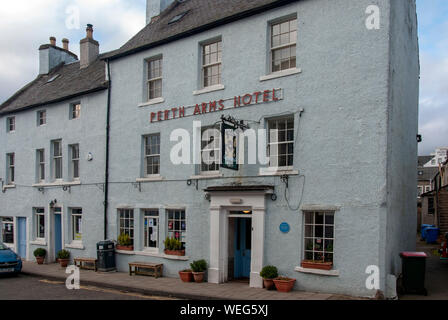 La terapia PERTH Arms Hotel High Street Dunkeld Perthshire Scozia Regno Unito vista esterna Duck egg verniciato blu alloggio camera per consentire rooming cinghiale Foto Stock