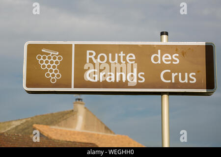 Segno posto sulla Route des Grands Crus (grande vino Route) in Borgogna, in Francia, in autunno Foto Stock