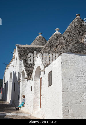 Tradizionali Trulli case nella città di Alberobello Puglia, Italia. Foto Stock