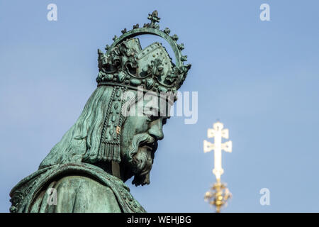 Statua di Carlo IV Ritratto Vista laterale di Praga Foto Stock