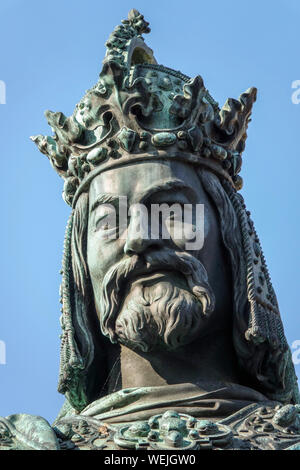 Praga Carlo IV ritratto (1316-1378) Statua dell'Imperatore del Sacro Romano Impero dettaglio volto righello europeo fondatore dell'Università Carlo Foto Stock