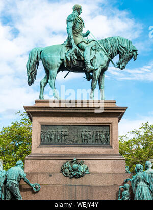 Prince Albert statua equestre in bronzo di Sir John Steell, Charlotte Square Garden, Edimburgo, Scozia, Regno Unito Foto Stock