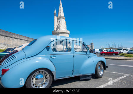 La Rochelle, Francia - 13 Maggio 2019: Vintage car show Les 60 Ans de la Floride Renault a La Rochelle, Francia Foto Stock