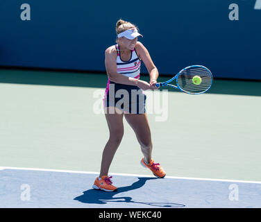 New York, Stati Uniti. Il 29 agosto, 2019. Sofia kenin (USA) in azione durante il round 2 del US Open Championships contro Laura Siegemund (Germania) a Billie Jean King National Tennis Center (foto di Lev Radin/Pacific Stampa) Credito: Pacific Press Agency/Alamy Live News Foto Stock