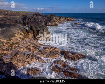 Punto Ninini Faro sulla Nawiliwili Bay di Kaua'i' Hawai'i che si affaccia sull'oceano. Foto Stock