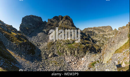 Picco e Orlovetz Zliq Zub in montagna Rila, Bulgaria Foto Stock