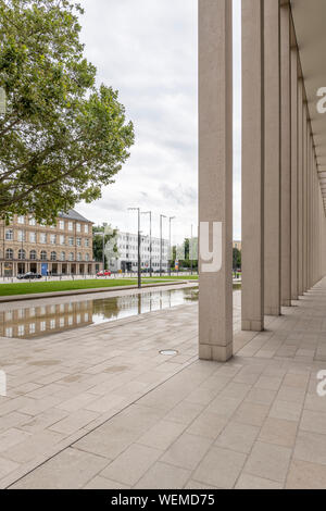 Il centro congressi RheinMain è una convention center a Wiesbaden, in Germania che si è aperto nel mese di aprile 2018. Utilizzata per conferenze ed eventi e fiere. Foto Stock