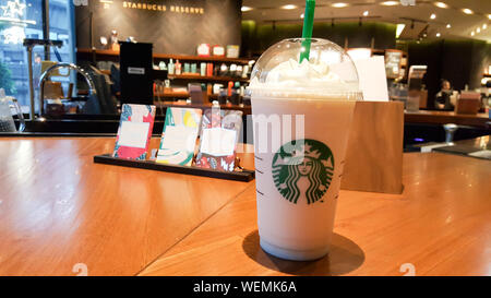 BANGKOK, Tailandia - 22 Aprile 2019: vista interna della riserva di Starbucks Gaysorn Village branch.Si tratta di una selezione dei più rari, più straordinario del caffe Foto Stock