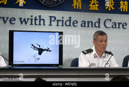 Hong Kong Cina Hong Kong. Il 30 agosto, 2019. Kwok Pak-chung, la polizia di Hong Kong ha di Hong Kong Island comandante regionale, dà un briefing durante una conferenza stampa nel sud della Cina di Hong Kong, il 30 agosto 2019. La polizia di Hong Kong ha detto in occasione della conferenza stampa del venerdì che più di arresti sono stati effettuati di recente con i sospetti coinvolti in violenti atti criminali. Credito: Lu Hanxin/Xinhua/Alamy Live News Foto Stock