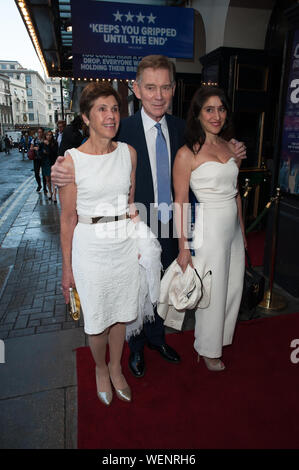 Visto arrivare sul tappeto rosso per la ragazza sul treno premere notte al Duke of York Theatre, Londra. 30.07.19 dotate: Anthony Andrews dove: Londra, Regno Unito quando: 30 lug 2019 Credit: WENN.com Foto Stock