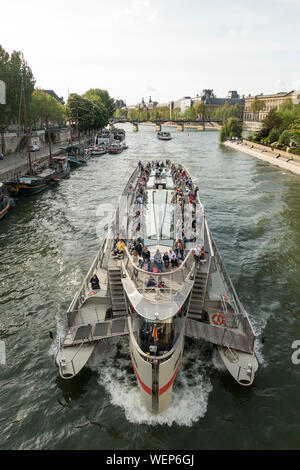 Crociera sul fiume Senna, Parigi, Francia Foto Stock